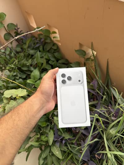 iPhone 17 Pro Max - Silver - 256GB - Boxpack       (11 12 13 14 15 16)