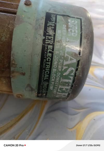Donkey pump in Home in Excellent condition