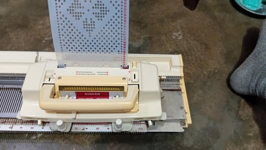 SINGER.  KNITTING.  MACHINE.   MADE. IN. JAPAN.