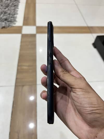 Infinix Hot 11 pta approved 4/128 just glass broken and finger disable