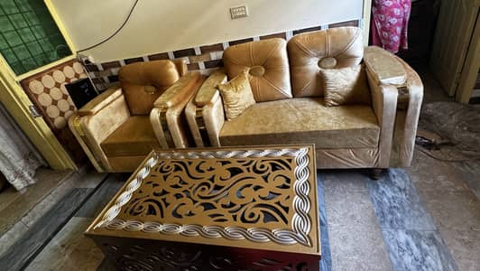 Beautiful 6 seater sofa for sale
