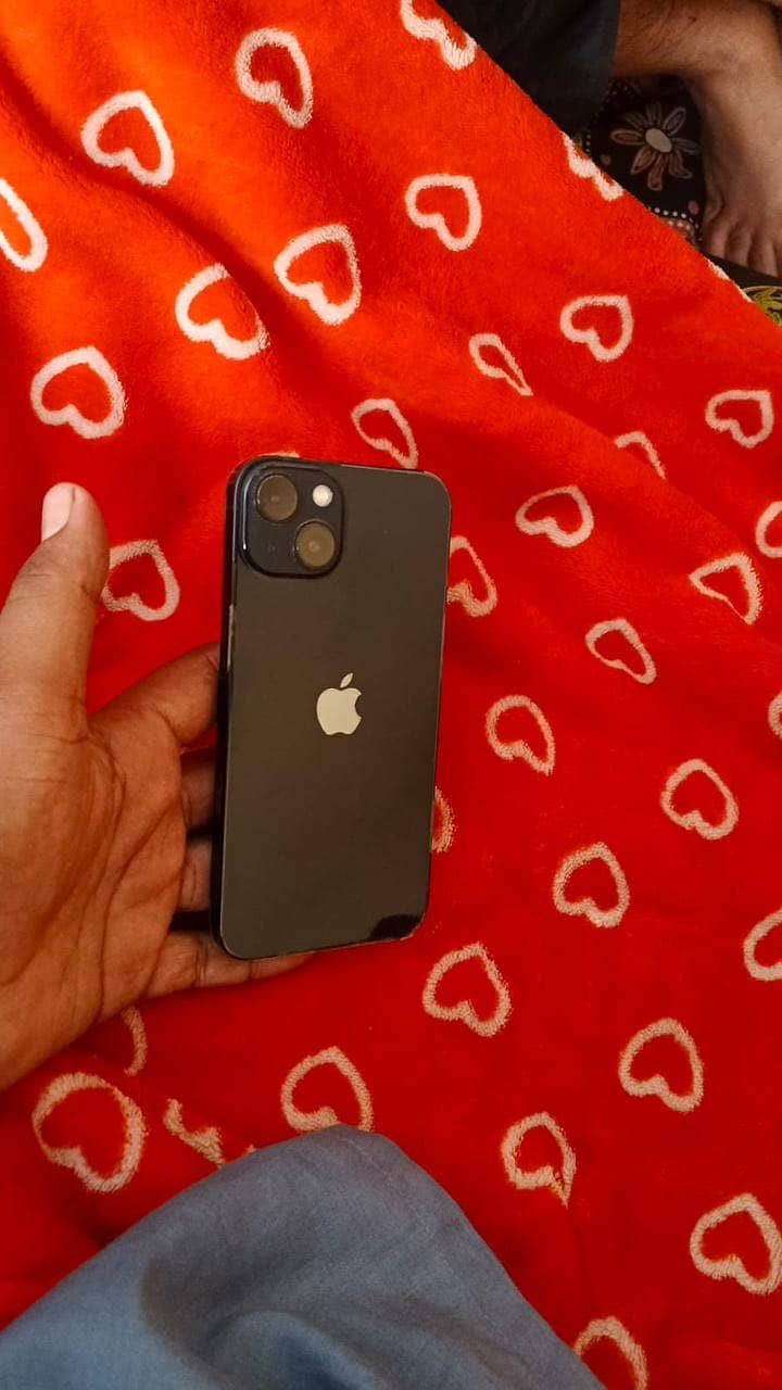 Apple iPhone 13 5