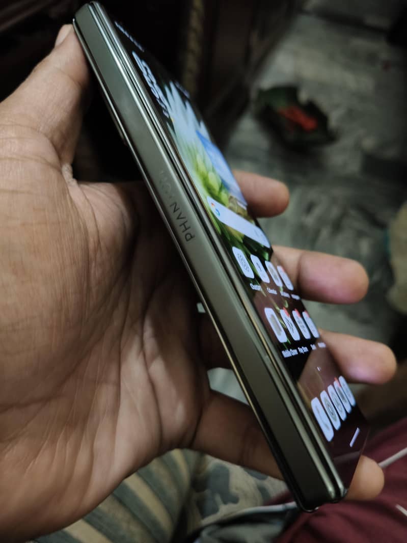 Tecno Phantom V Fold2 4