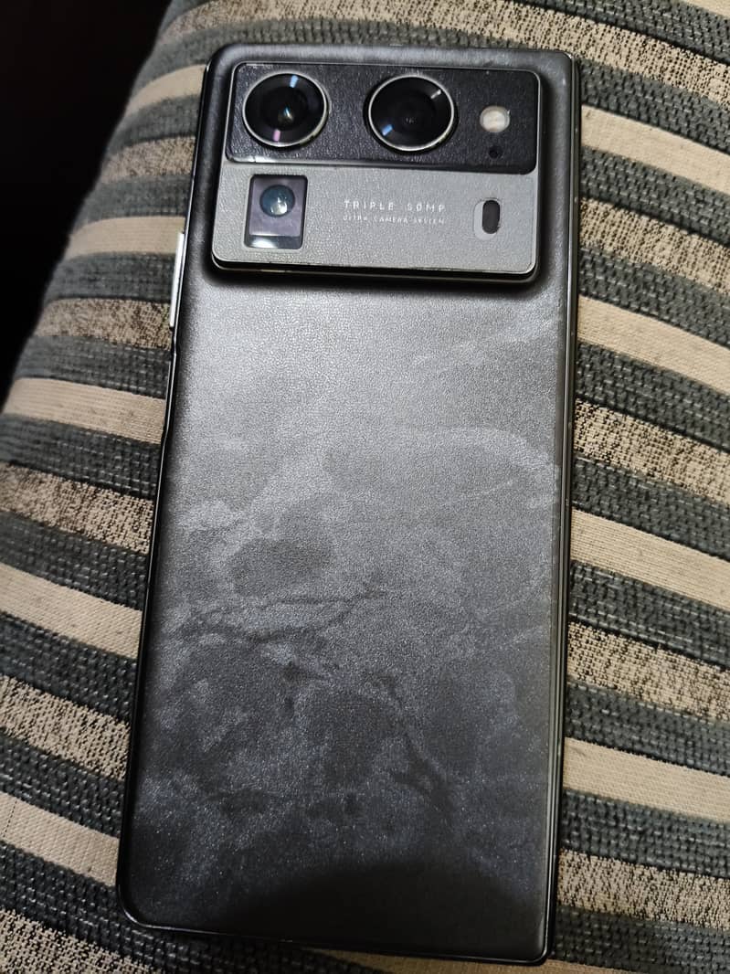 Tecno Phantom V Fold2 10