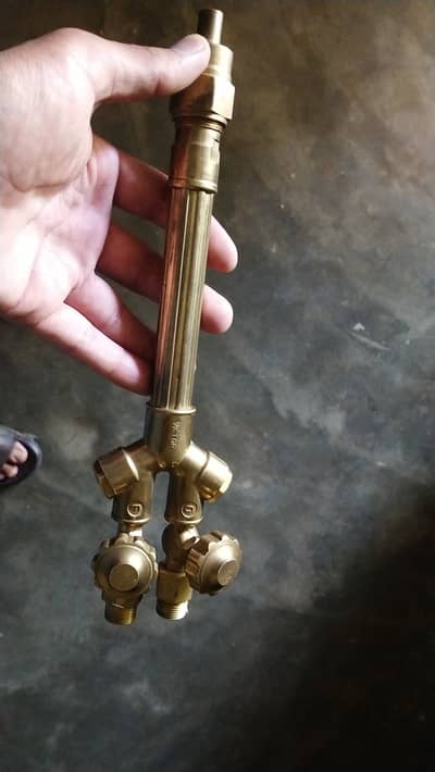 Heavy duty victor type cutting torch set . Working conditions