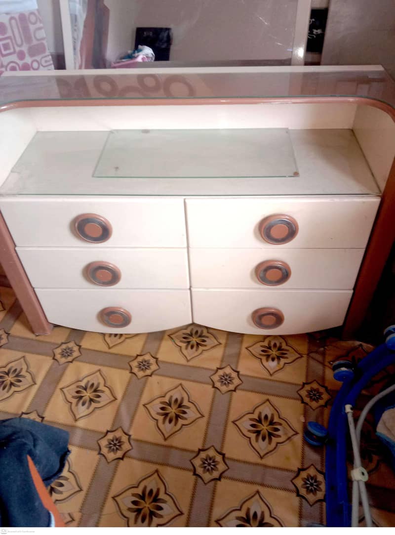 BED & Dining Table For Sell 4