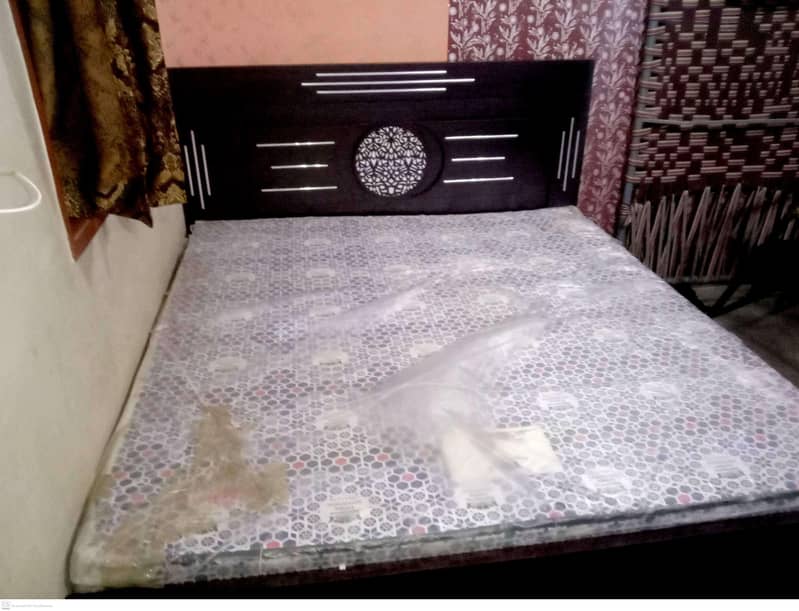 BED & Dining Table For Sell 7