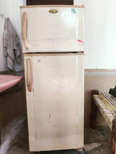 For Sale: Singer Vintage Double-Door Refrigerator