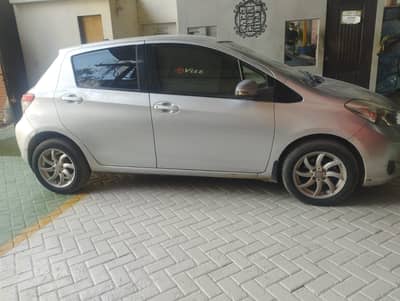 Toyota Vitz 2013 / 17