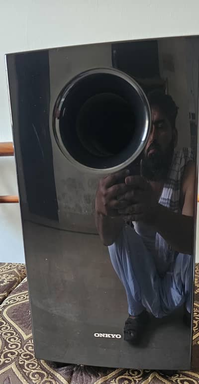 onkyo 5.1 spekers sistam condition 10/10
