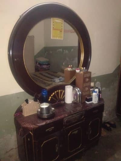 bed showcase safe almari and dressing sale k liye ha