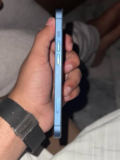 Apple iPhone 13
