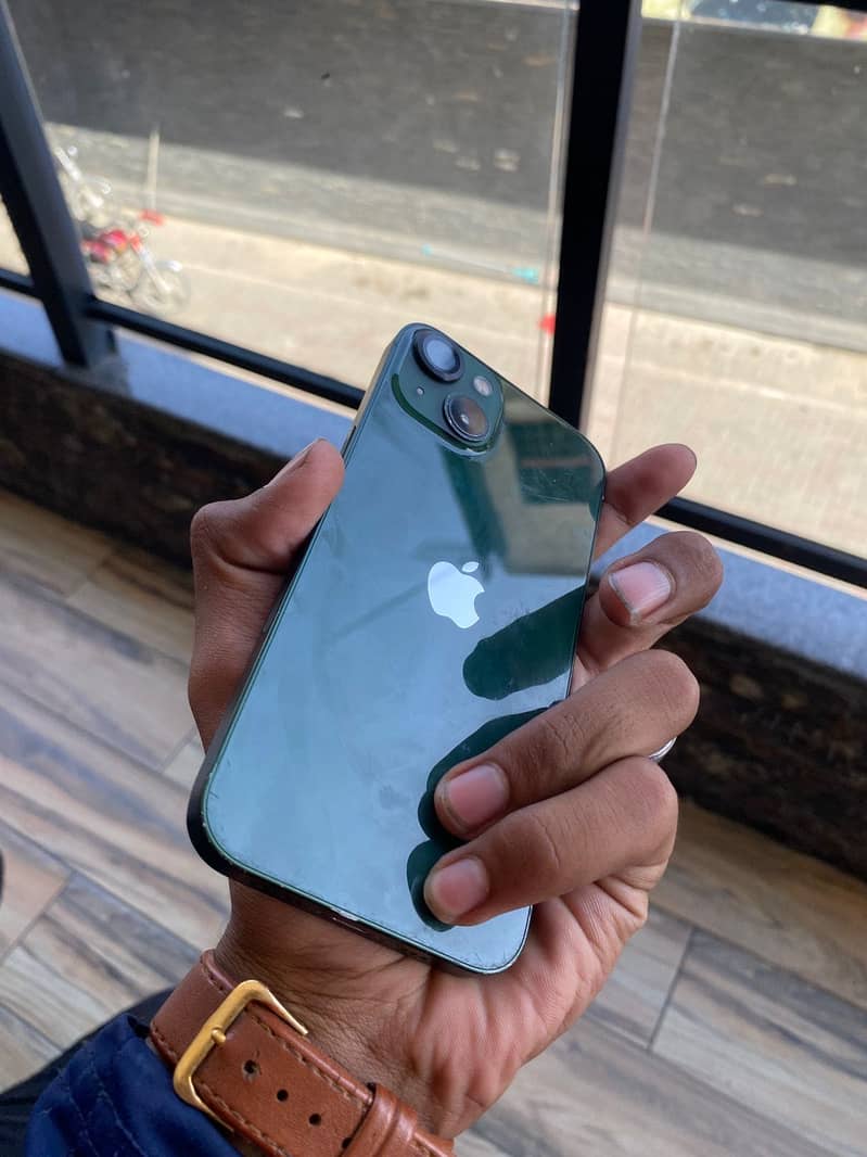 Apple iPhone 13 2
