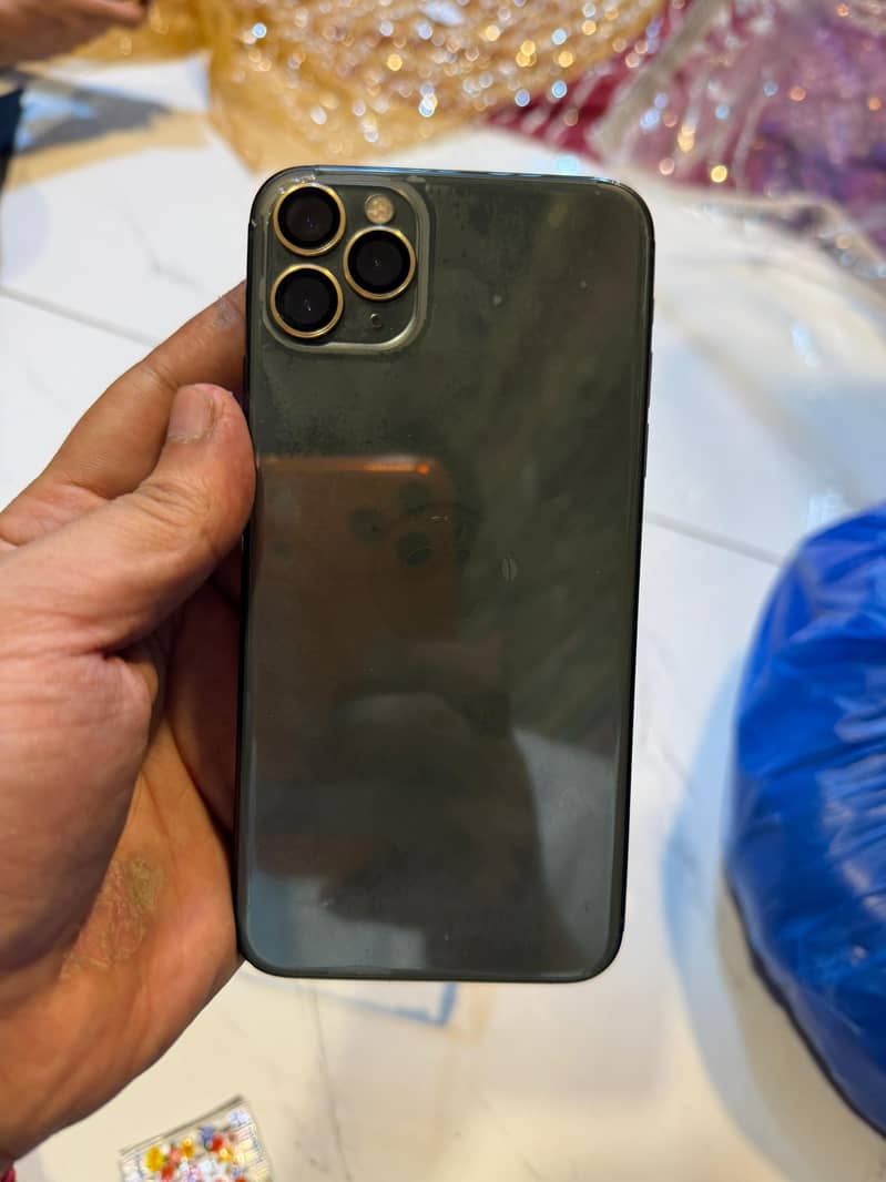 Apple iPhone 11 Pro Max 4
