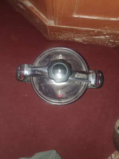 2.5  litre kukar acchi condition mein