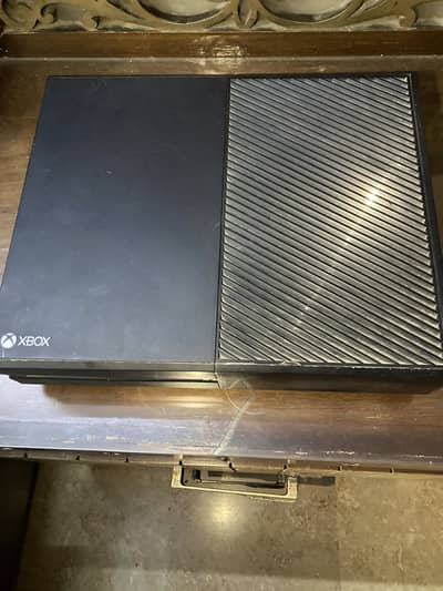 Xbox one jail break 7 games with 2 wired controllers