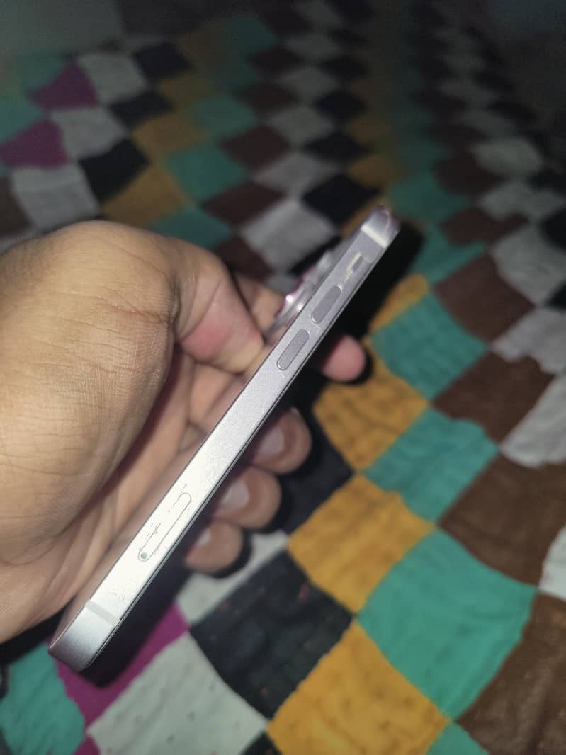 Apple iPhone 13 mini 0