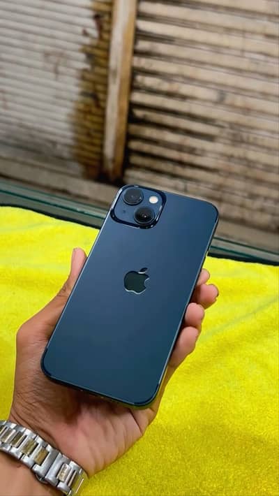 Apple iPhone 13