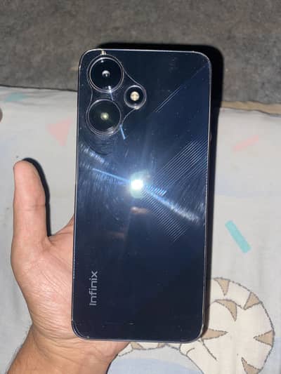 Infinix Hot 30 Play.    4+4…. 64gb