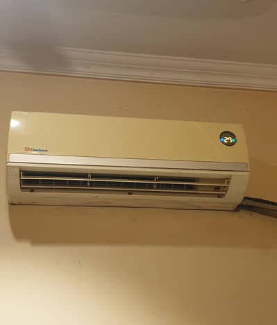 Dawlance 1 ton ac good condition