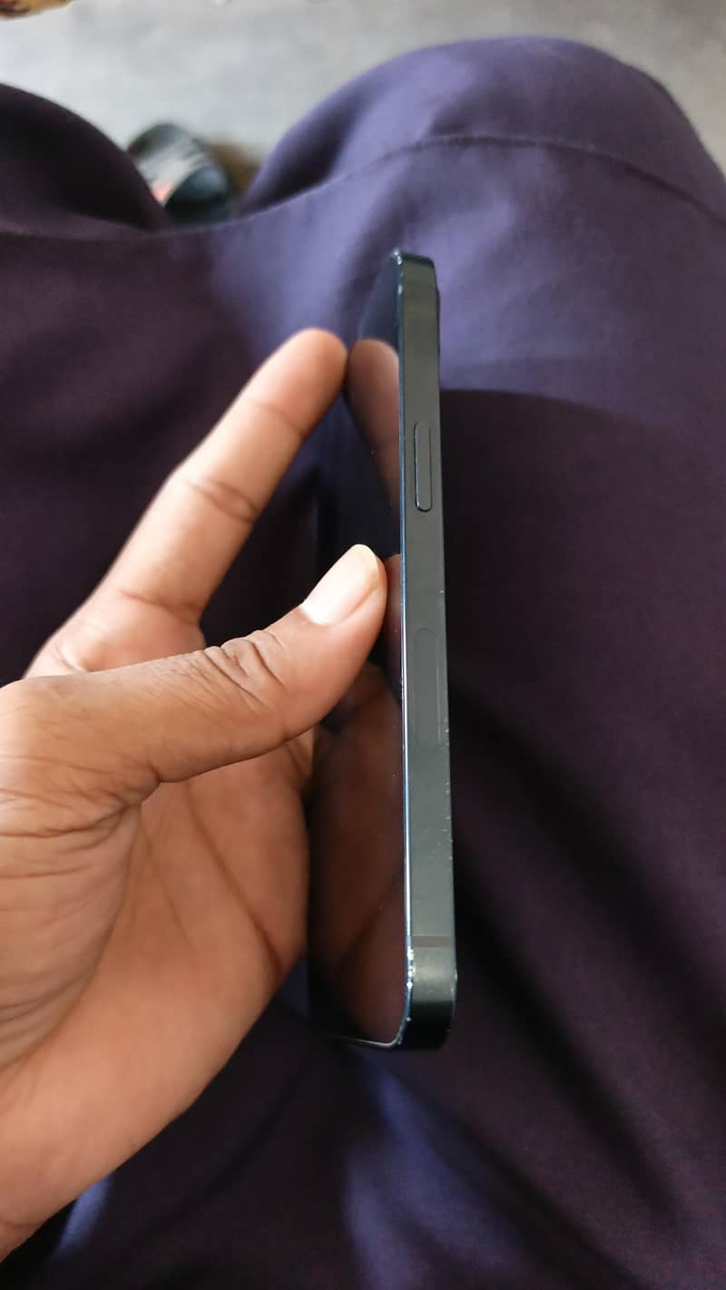 Apple iPhone 13 4