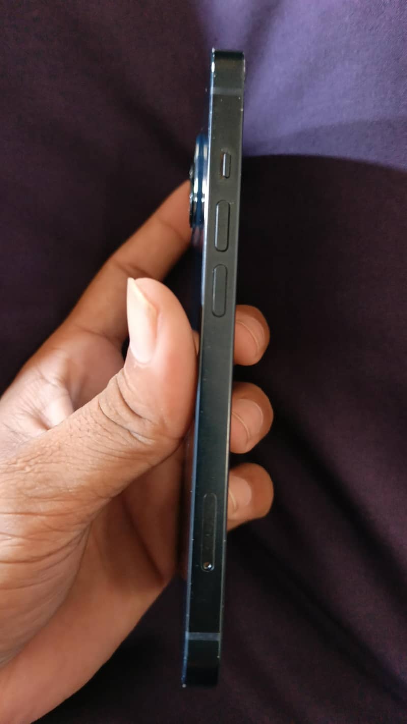 Apple iPhone 13 5