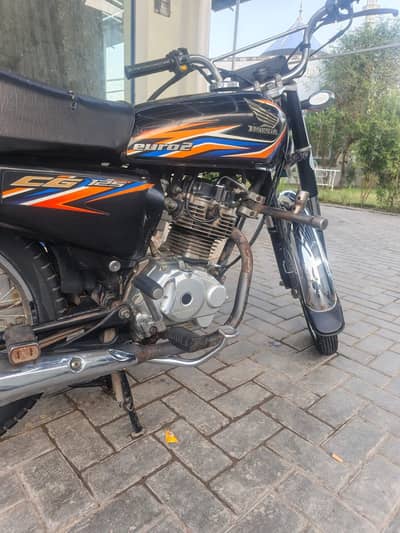 Honda 125 black