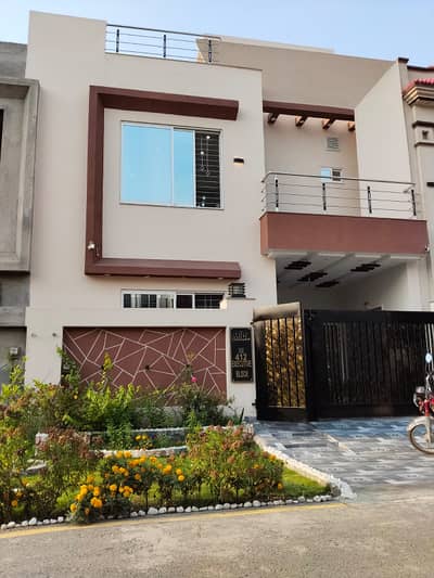 Beautiful 5 Marla Stylish House In Executive Block