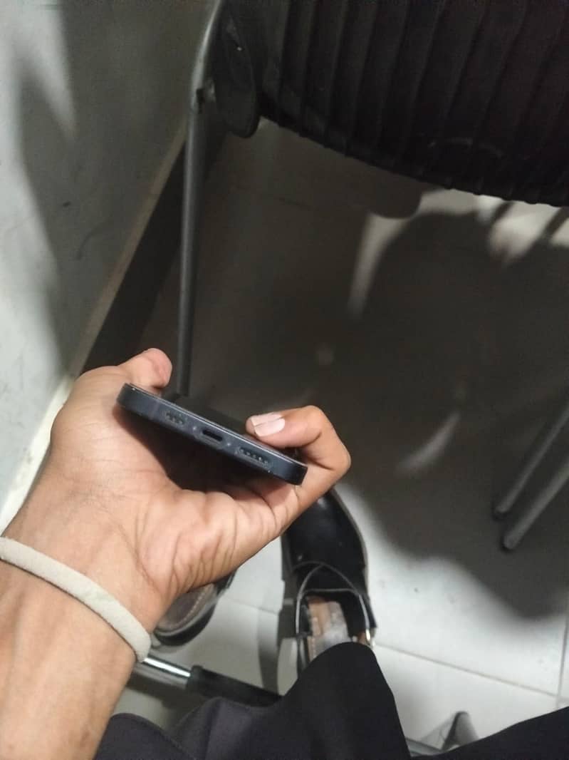 Apple iPhone 12 1