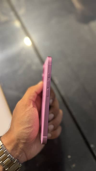 Apple iPhone 16