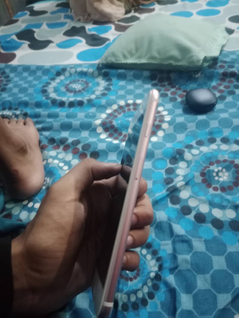 Apple iPhone 7 Plus 1