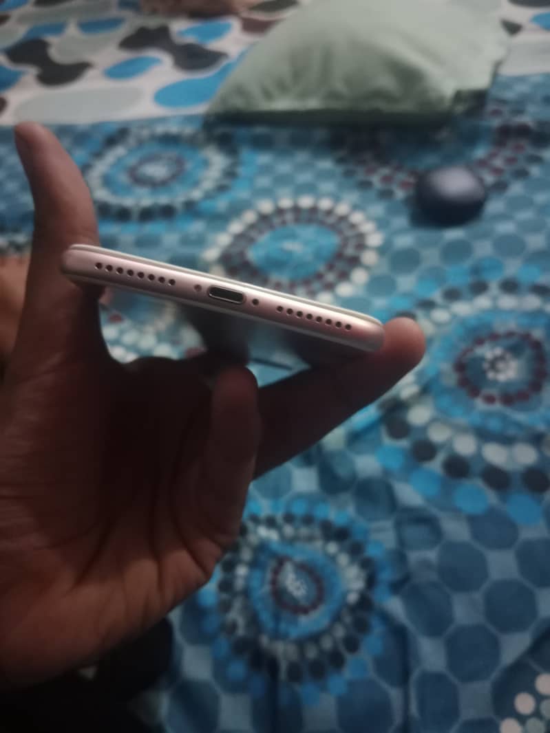 Apple iPhone 7 Plus 2