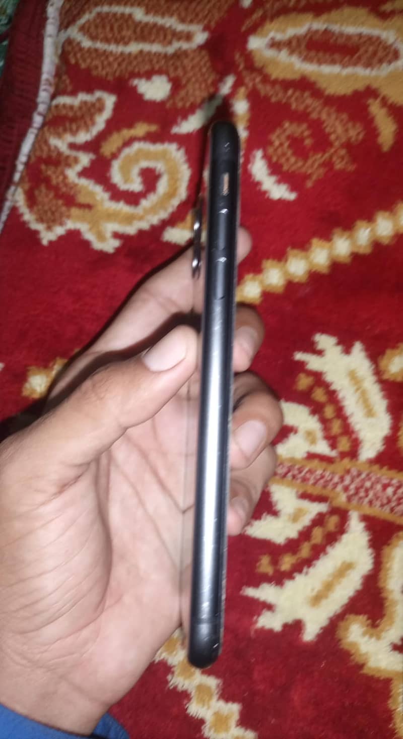 Apple iPhone 11 3