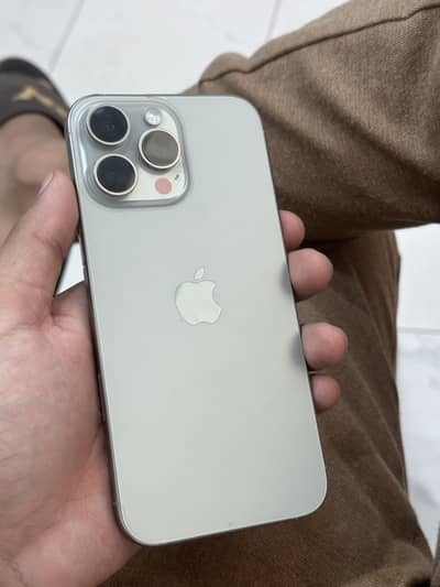 Apple iPhone 16 Pro Max