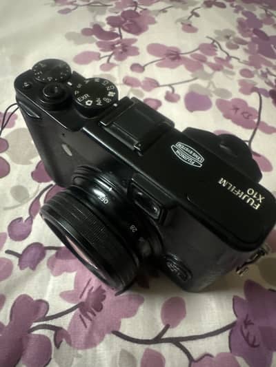 Fujifilm X10
