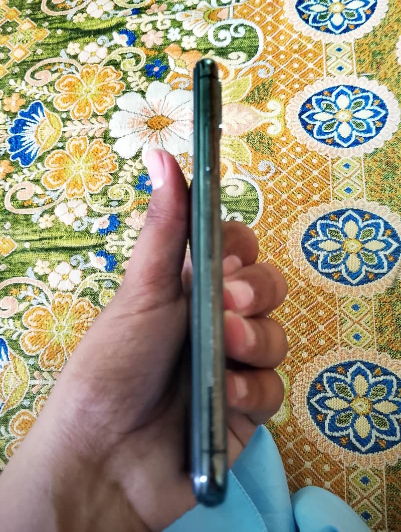 Apple iPhone X 3
