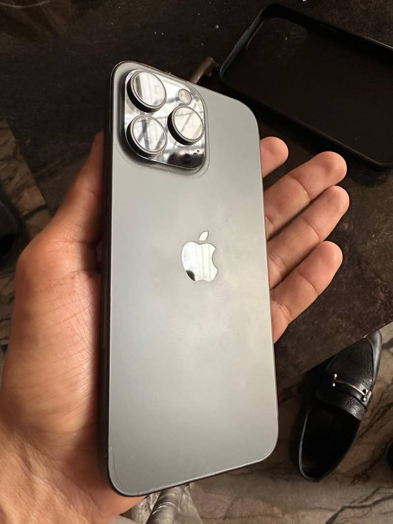 iPhone 15 Pro Max 1