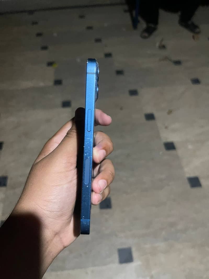 Apple iPhone 13 1