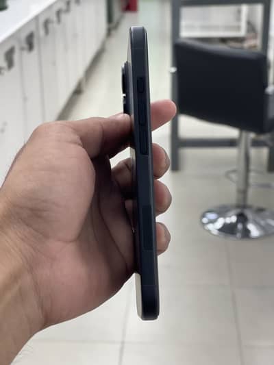 Apple iPhone 16