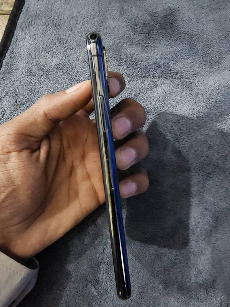Apple iPhone X 3