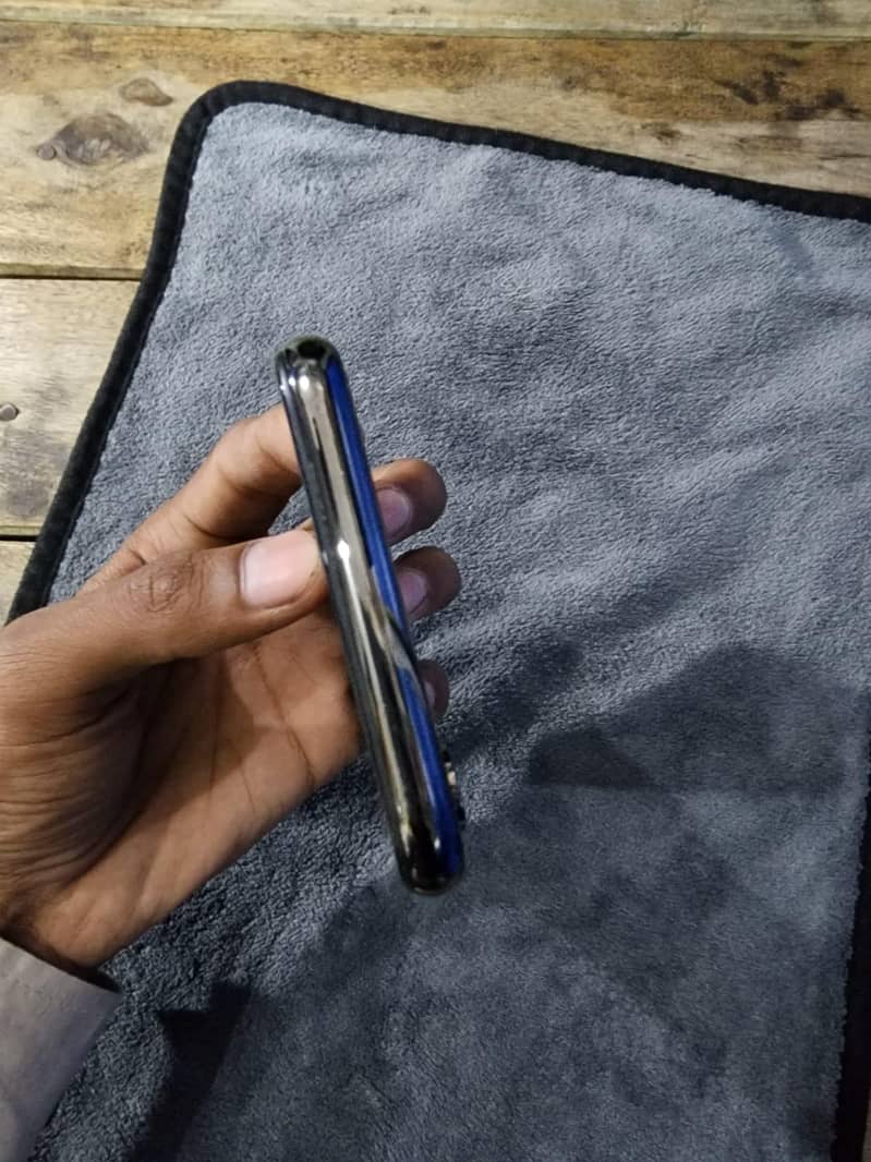 Apple iPhone X 5