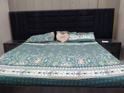 Bed set// King Size Bed With 2 sides Table top Glass