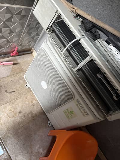 Oriant 2 ton a. c condition bilkul saf ha