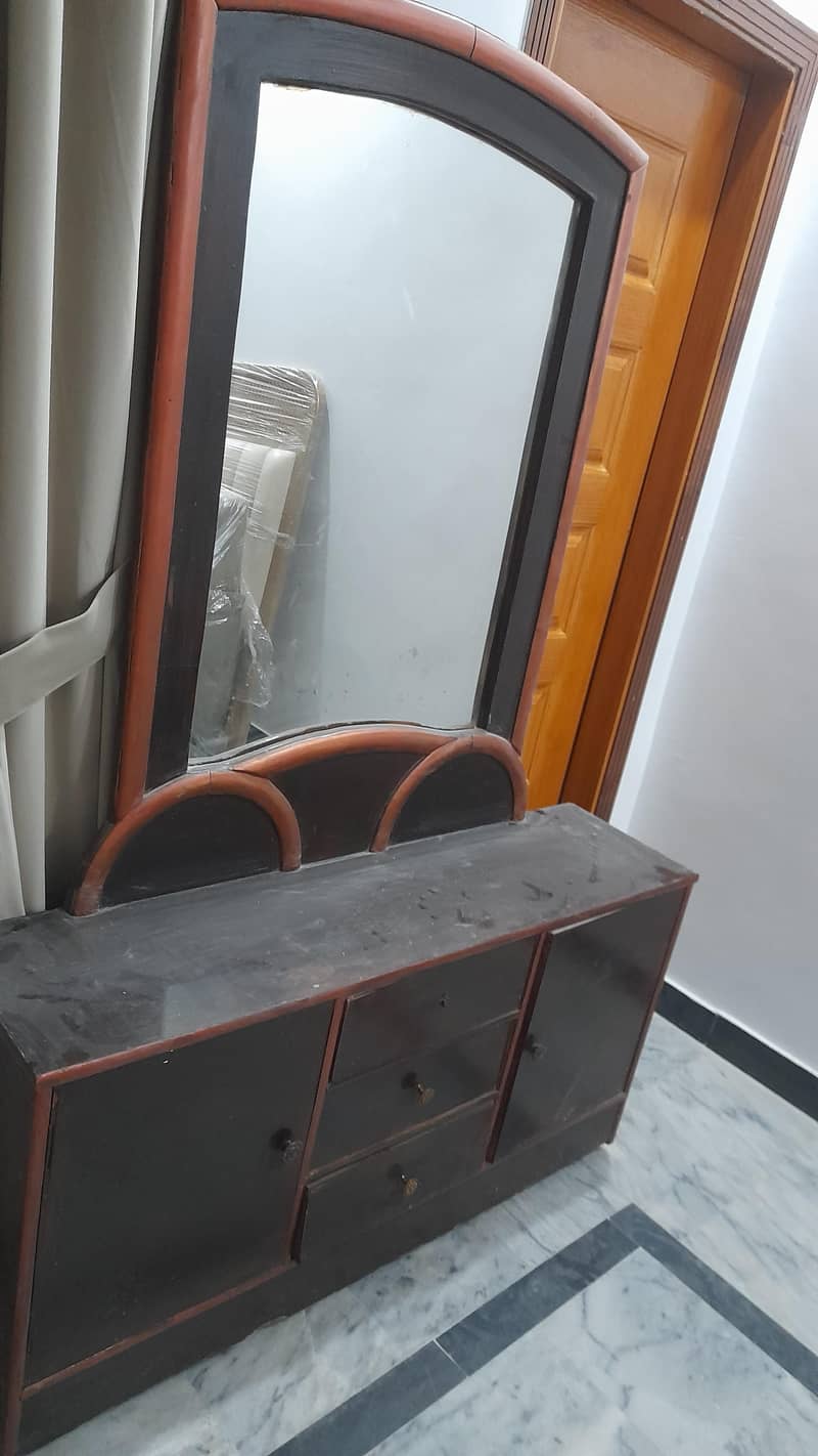dressing  table with  drawers 1