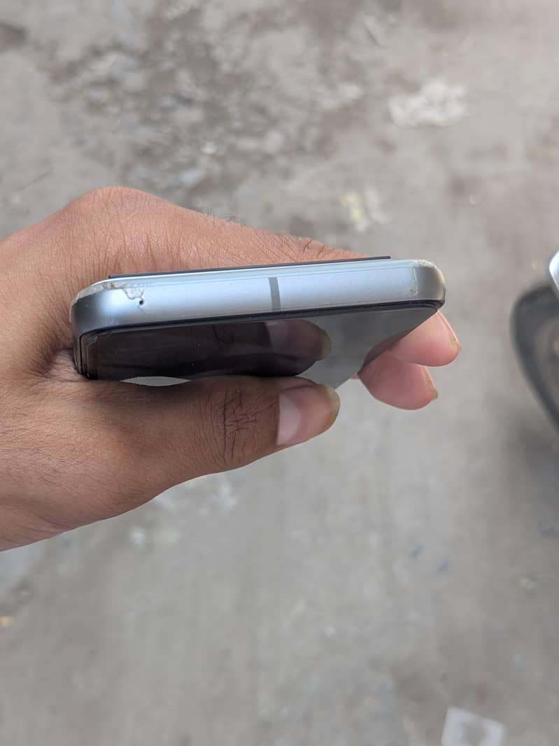 Google Pixel 8 2