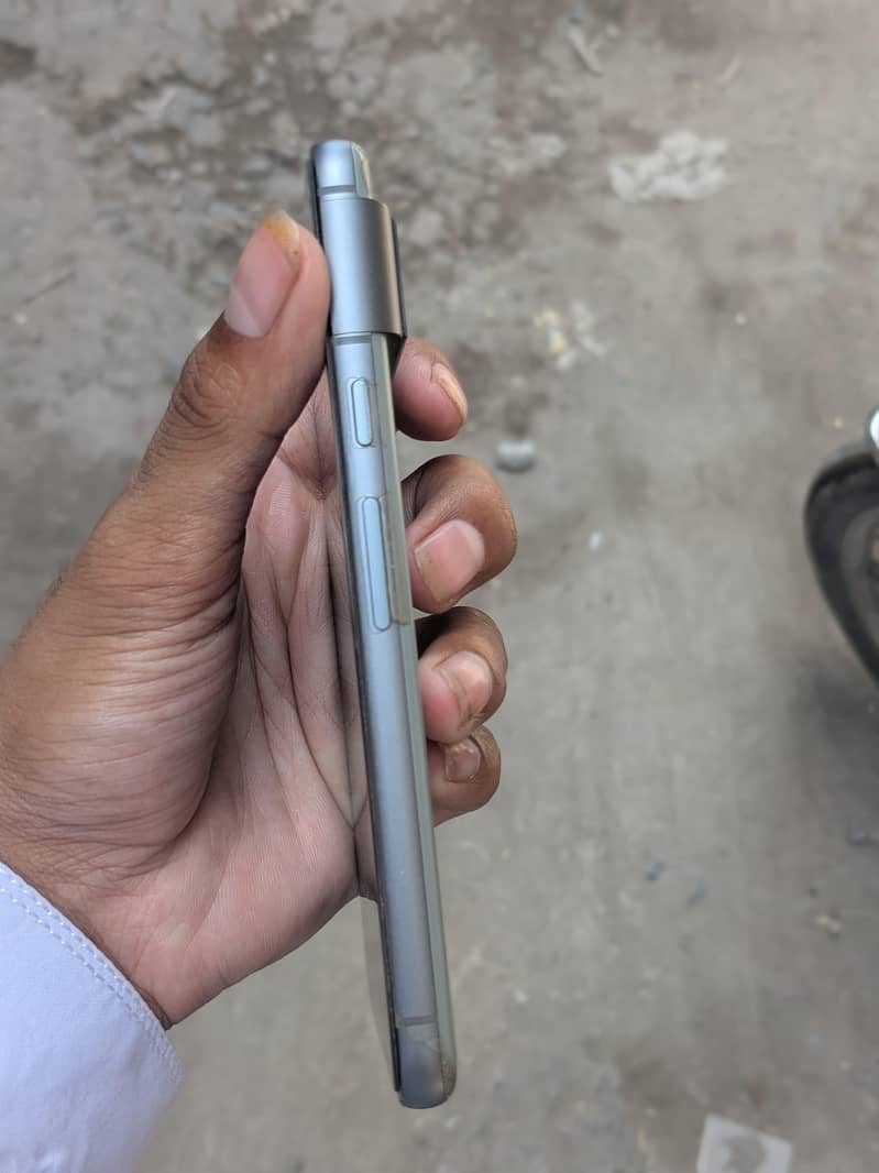 Google Pixel 8 4