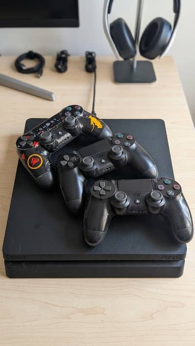 PS4 Slim Jailbreak 3 Controllers Sealed