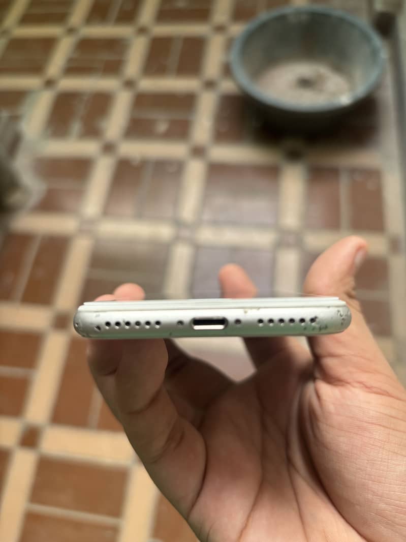 Apple iPhone 8 1