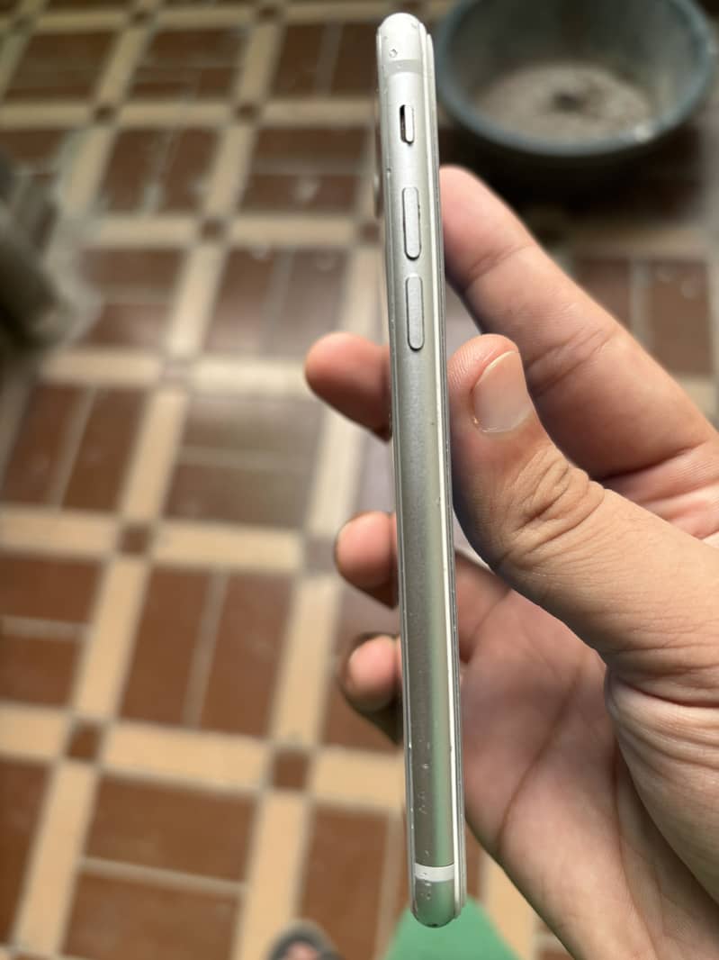 Apple iPhone 8 3