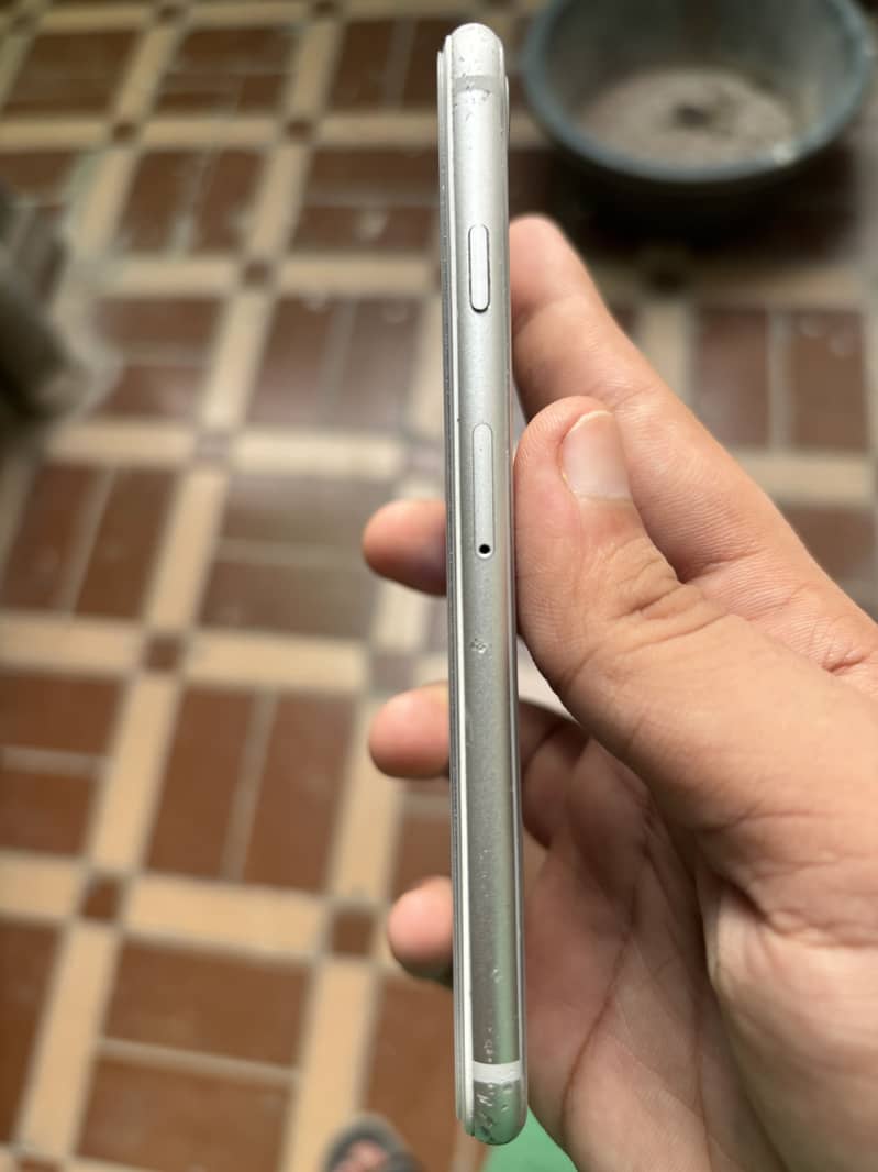 Apple iPhone 8 4